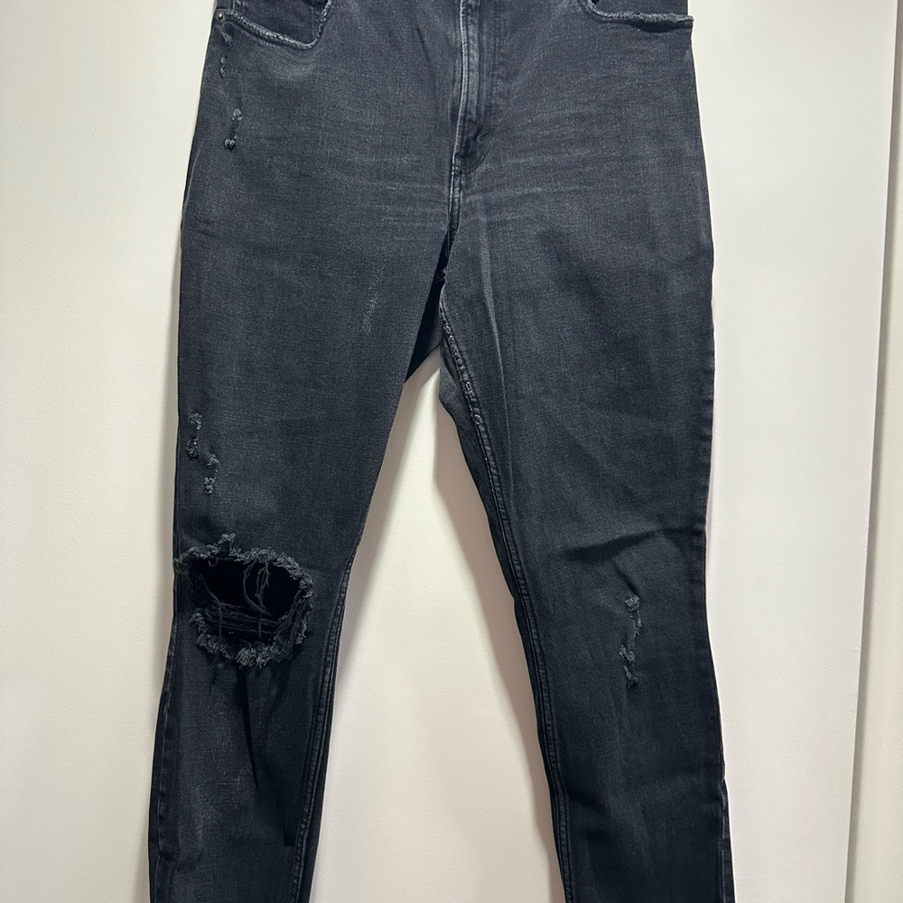 Abercrombie & Fitch Women’s Black Ripped Skinny Jeans